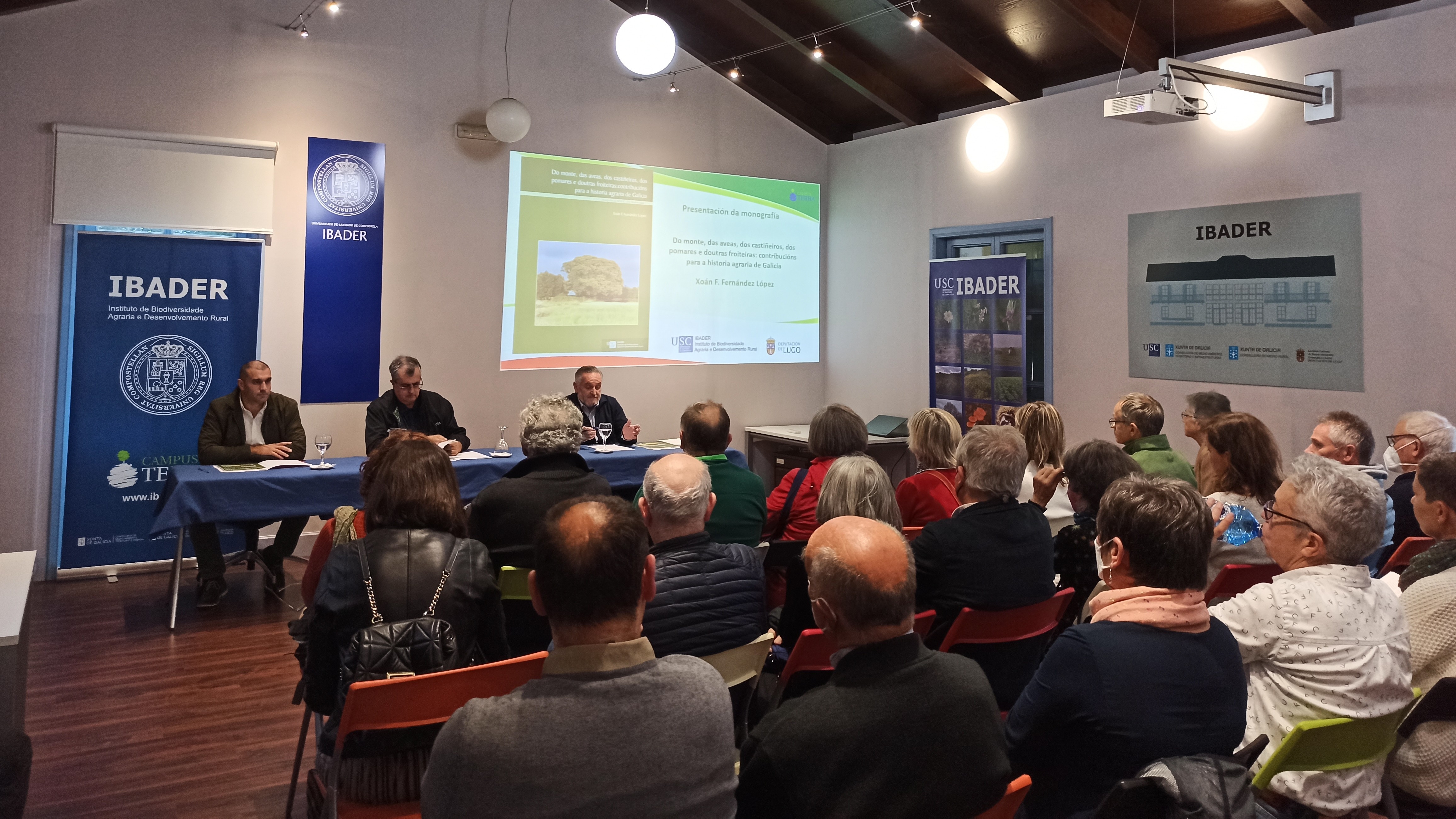 2022/10/25: Presentada a Monografía “Do monte, das aveas, dos castiñeiros, dos pomares e doutras froiteiras: contribucións para a historia agraria de Galicia”